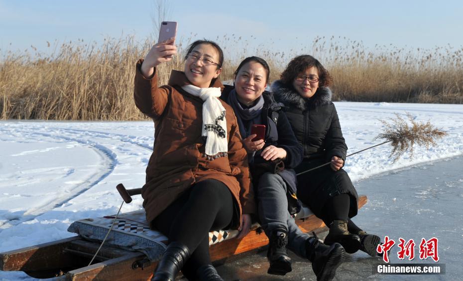 雄安新区の冬：白洋淀湖は天然の「遊園地」に