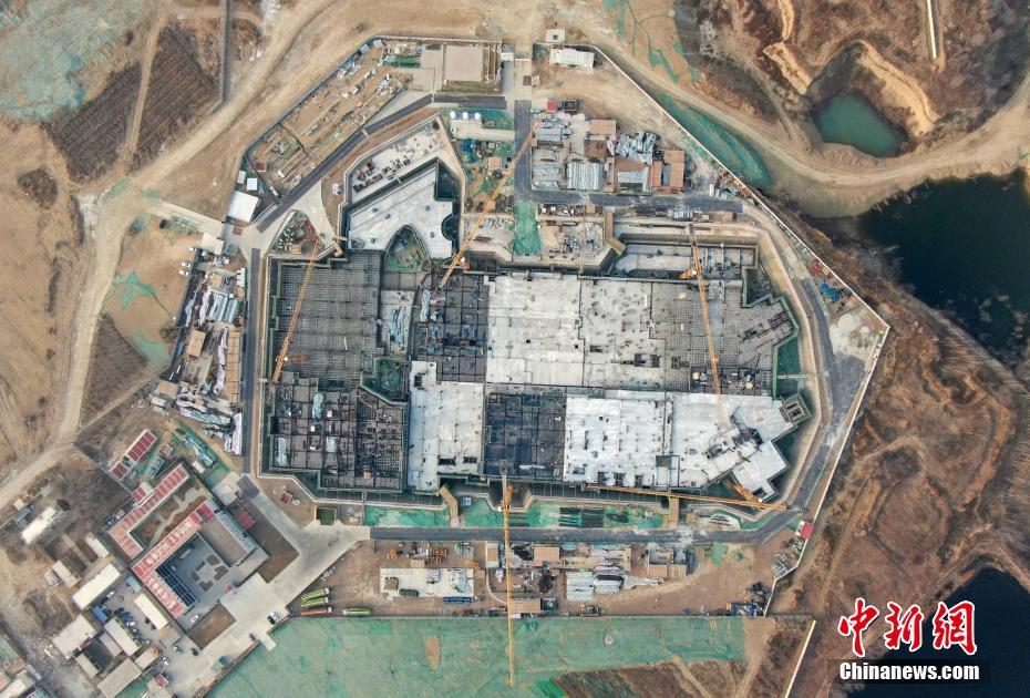 2月25日、上空から撮影した雄安地区重点プロジェクト「三校一院」建設現場の様子（撮影・韓氷）。