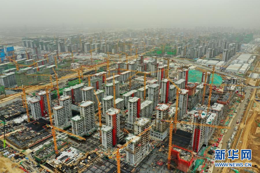 3月17日、河北省雄安新区容東エリア定住促進住宅プロジェクトの建設現場（ドローンによる撮影・牟宇）。