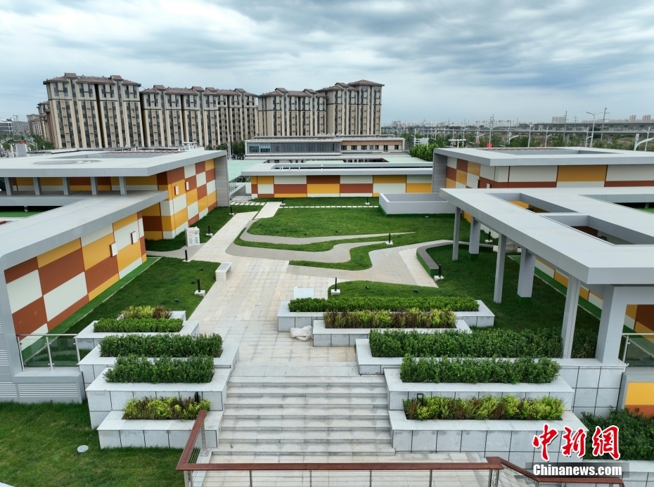河北省雄安新区雄東片区初の庭園風変電所（9月20日、ドローンによる撮影・米晗）。