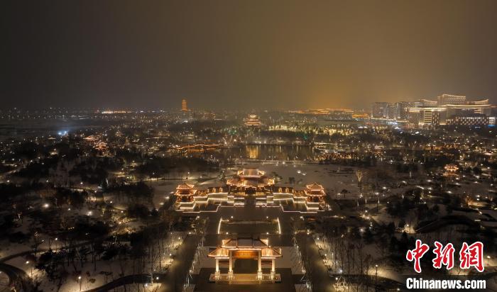 上空から撮影した、降雪後の雄安新区容東片区の夜景（12月12日撮影・王紅衛）。